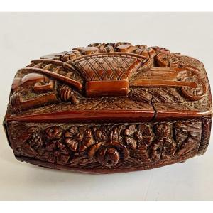 Carved Corozo Snuffbox